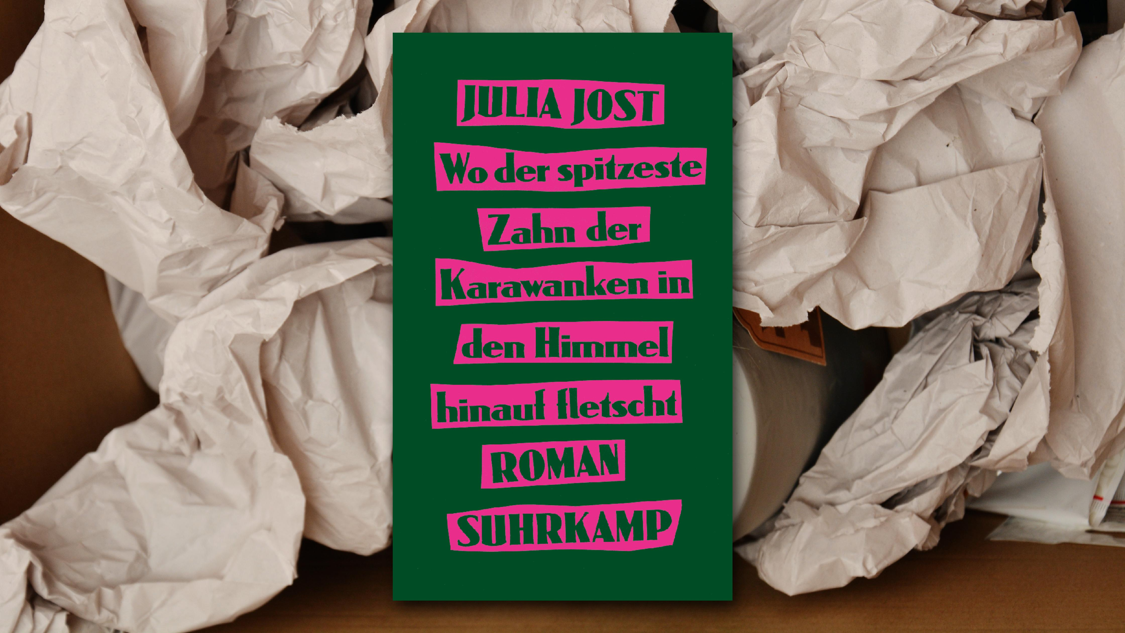 Auch hinter einem langen Titel kann sich ein kurzweiliges Buch verstecken. Julia Jost, 1982 in Kärnten geboren, beweist das mit ihrem Erstling "Wo der spitzeste Zahn der Karawanken in den Himmel hinauf fletscht". Hier haben wir wieder mal einen typischen Österreich-Roman, der tief ins archaische Dorfleben hineinführt, aus dem es (fast) keinen Ausweg mehr gibt. Das Terrain zwischen der mächtigen Bergwelt ist leicht abgesteckt, es reicht von Stammtisch bis Beichtstuhl, wobei Sinn und Zweck der beiden Institutionen von dem verstockten Volk schon mal verwechselt werden kann. Nicht nur Elfriede Jelinek hat sich mit Julia Jost amüsiert, deren "heitere Boshaftigkeit" die Nobelpreisträgerin ansteckend findet. (Suhrkamp, 24 Euro) Bernd Noack              