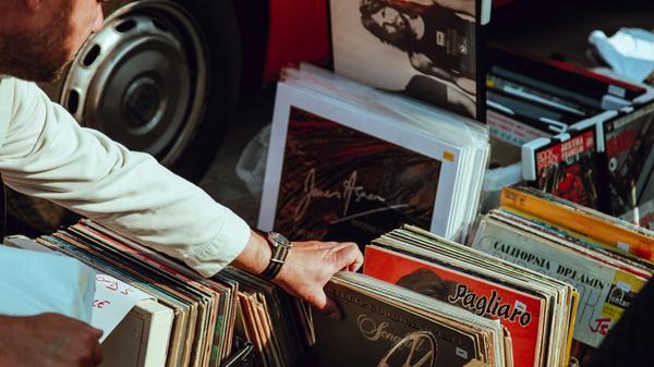Am Samstag, 2. März, findet von 11 bis 15 Uhr ein MusikerInnenflohmarkt im Z-Bau statt. Dort gibt es alles, was mit Musik zu tun hat, zu kaufen.