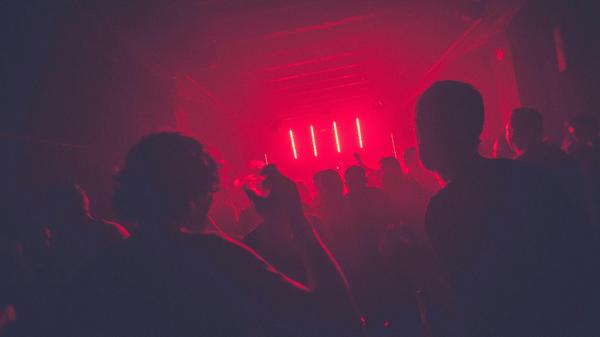 Am Samstag, 2. März, findet ab 23 Uhr im Haus 33 die Techno-Veranstaltung "Unfaced" statt.