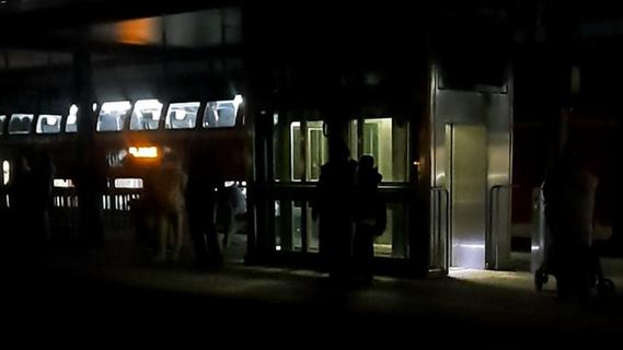 Grusel-Atmosphäre am Nürnberger Hauptbahnhof: Darum fiel das Licht an allen Bahnsteigen aus
