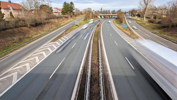 Kurioser Lkw-Unfall auf der A73 bei Fürth - Fahrbahn stundenlang blockiert: Das ist passiert