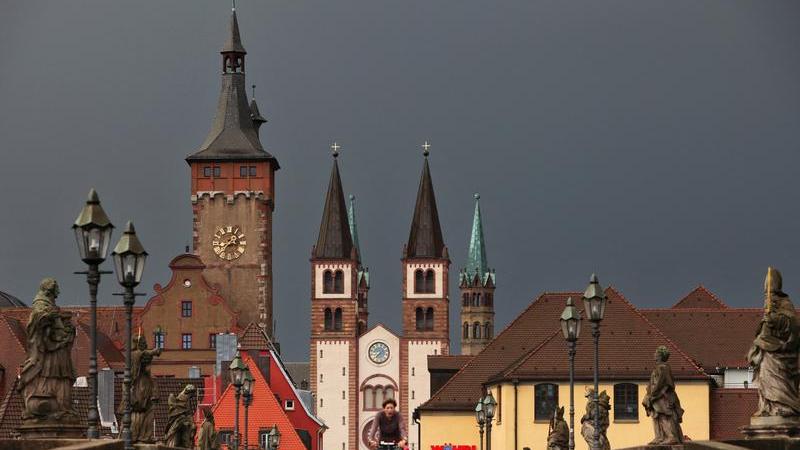 Würzburger spendet die Einnahmen aus Vermietungen an die AfD für die Flüchtlingshilfe.