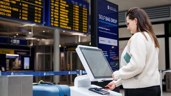 Neuerung am Flughafen Nürnberg: Diese Passagiere können ihre Koffer selbst aufgeben und sparen Zeit