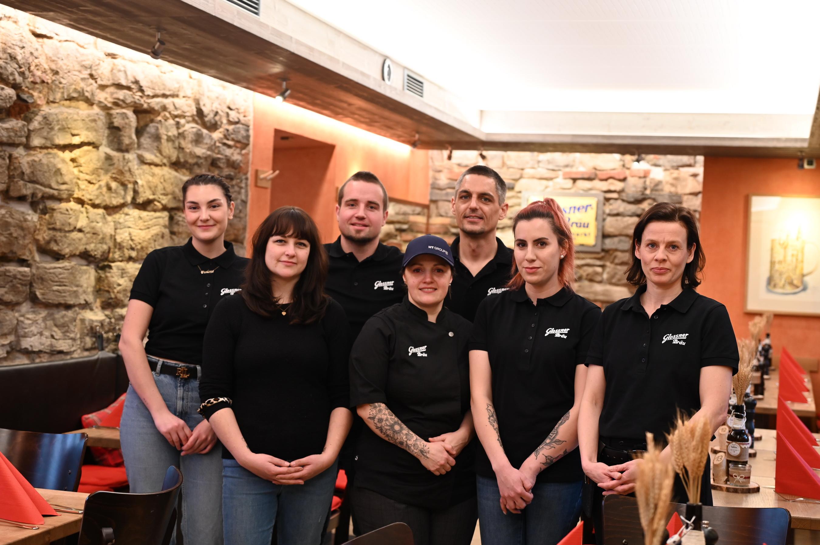 Sie wollen das Bräustübl zu neuem Leben erwecken: Michael Brandner (3.v.l.) mit seiner Mannschaft.