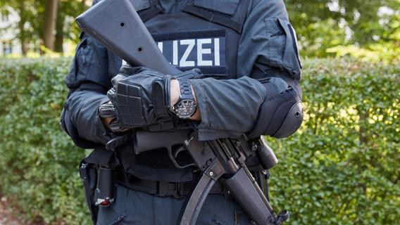 Polizist mit Messer bedroht: Reichsbürger löst SEK-Einsatz aus