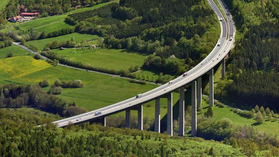 Marode 935-Meter-Brücke an Autobahn in Franken wird abgerissen: Für manche Fahrzeuge bereits tabu