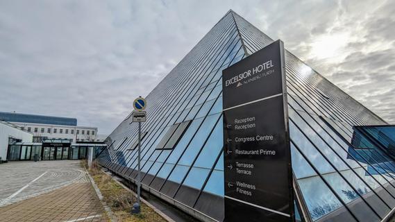 Leerstehende Hotel-Pyramide am Europakanal in Fürth: Können hier bald wieder Gäste einziehen?