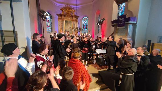 Begeisterungsstürme beim großen Finale des Luther-Musicals in der Kirche von Kirchahorn