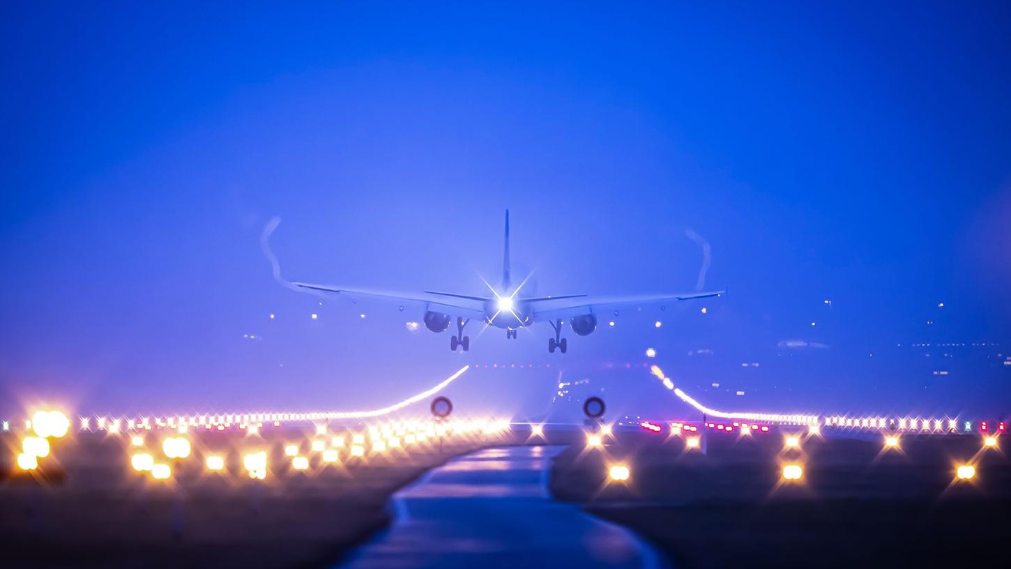 Ein Flugzeug im Landeanflug. (Symbolbild)