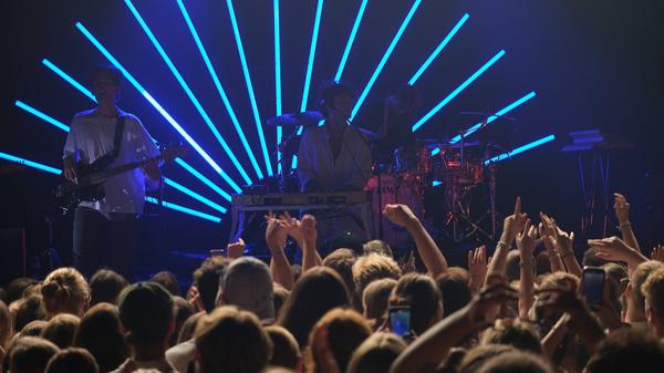 Mit Jeremias dürfen sich Festivalgäste auf eine weitere namhafte deutsche Indieband am 16. Juli freuen. Selbst nennen Jeremias ihren Stil "Disco-Funk" und konnten damit bereits mehrere ausverkaufte Touren vor tausenden spielen und Streams in Millionenhöhe erreichen.