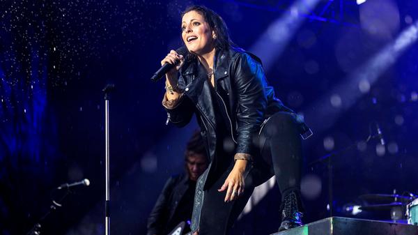 Ein absolutes Highlight im Programm der Kulturinsel Wöhrmühle 2024: die deutsche Rockband Silbermond. Am 20. Juli kommt die Band um Sängerin Stefanie Kloß erstmals auf die Kulturinsel Wöhrmühle und hat Lieder aus 26 Jahren Bandgeschichte im Gepäck - nicht zuletzt Hits wie "Das Beste", "Symphonie", "Irgendwas bleibt" oder "Krieger des Lichts".