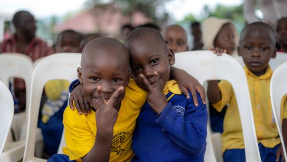 "Wollen etwas zurückgeben": Allersberger Reiseanbieter baut Schule in Uganda