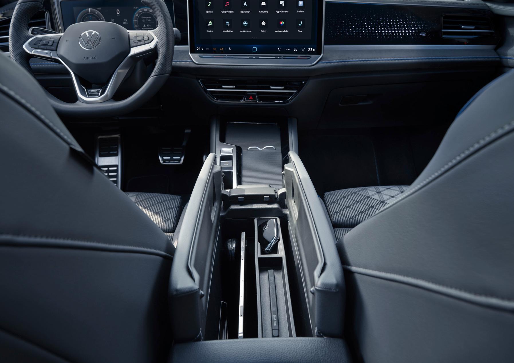 Das hat den Vorteil, dass die Mittelkonsole mehr Platz für praktische Ablagen bietet.