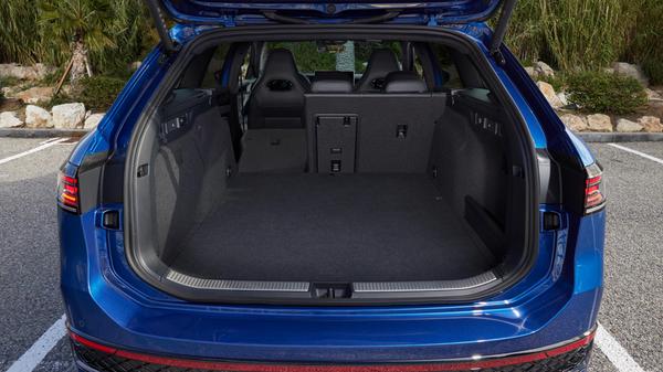 Das Gepäckabteil nimmt über eine niedrige Ladekante 690 bis 1920 Liter auf. Bei den Plug-in-Hybriden sind es allerdings nur 510 bis 1770 Liter.