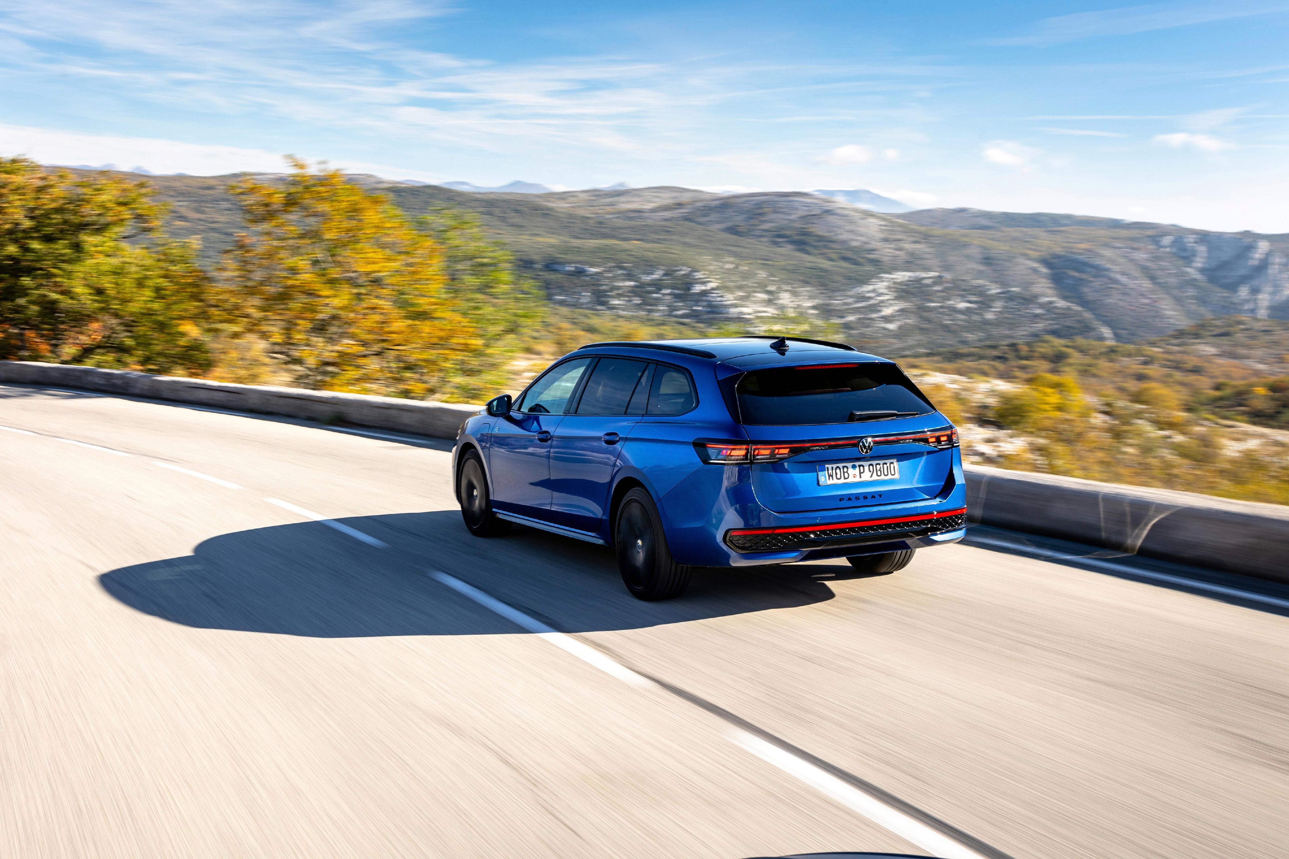 Das Leistungsspektrum der Benziner reicht von 110 kW/150 PS bis 195 kW/265 PS, das der Diesel bis 142 kW/193 PS.