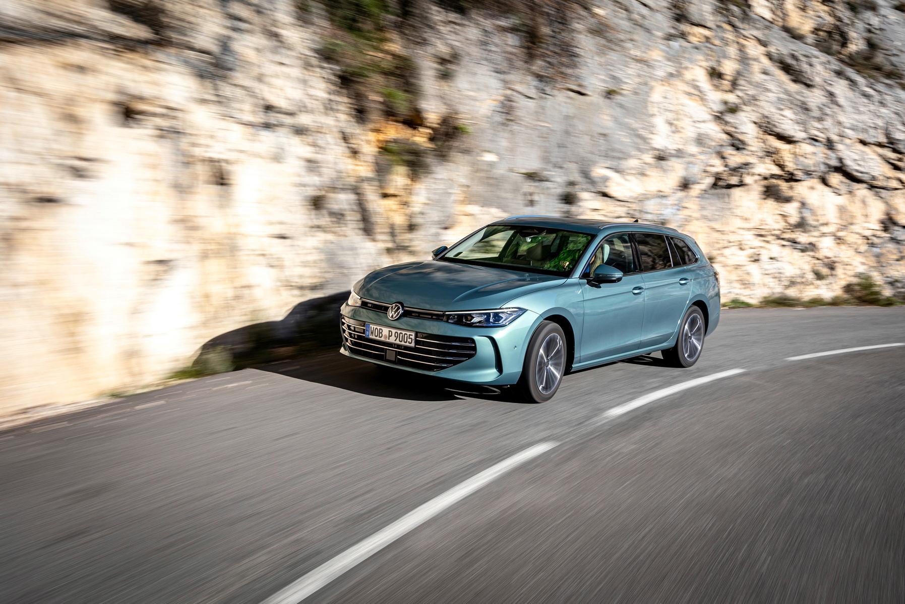 Zum Jahresende reicht VW zwei Plug-in-Hybride (150 kW/204 PS und 200 kW/272 PS) nach, die bis zu 100 Kilometer an elektrischer Reichweite schaffen.