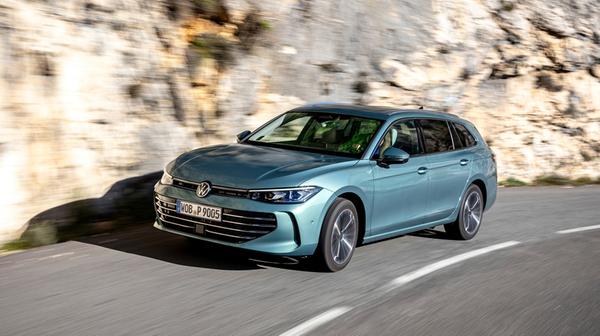 Zum Jahresende reicht VW zwei Plug-in-Hybride (150 kW/204 PS und 200 kW/272 PS) nach, die bis zu 100 Kilometer an elektrischer Reichweite schaffen.