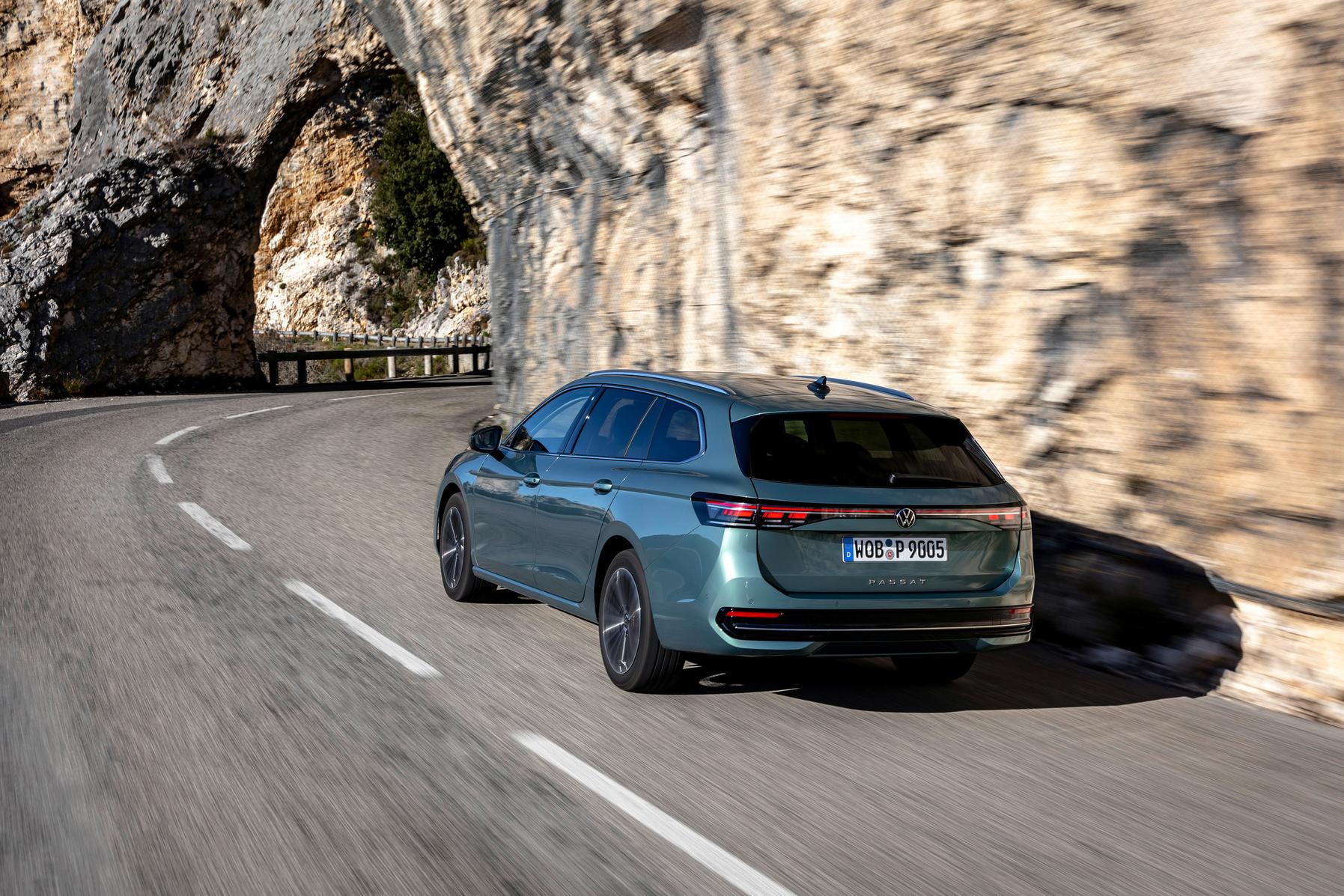 An der AC-Wallbox tanken die eHybride mit 11 kW, und auch die DC-Schnellladesäule können sie anzapfen, konkret mit bis zu 50 kW.