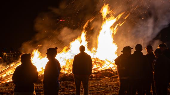 Mahnfeuer nahe Hilpoltstein: Landwirte protestieren gegen "faule Kompromisse"