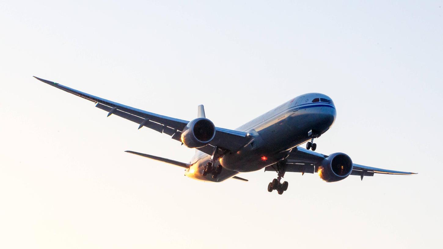 Ein technisches Problem soll am Montag an Bord einer Boeing 787-9 Dreamliner eine heftige Turbulenz ausgelöst haben. (Symbolbild)
