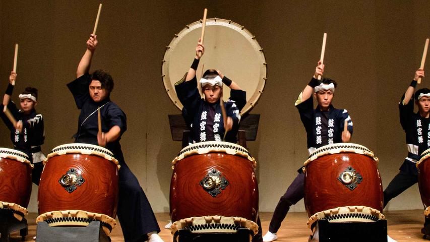 Die japanische Trommelgruppe Kokubu tourt derzeit durch viele deutsche Städte. Am Freitag macht das Ensemble Halt in der Stadthalle Fürth. Der imposante Auftritt von Kokubu beginnt um 20 Uhr.