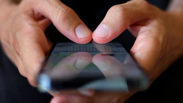 Mann sitzt Paypal-Betrug auf