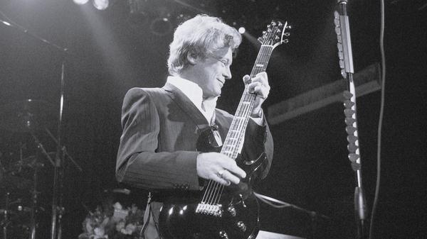 1976 wurde Eric Carmen mit der Ballade "All by Myself" berühmt. Sein zweiter großer Hit "Hungry Eyes" war 1987 auch im Soundtrack des Mega-Kinoerfolgs "Dirty Dancing" zu hören. Am Wochenende verstarb der Musiker im Alter von 74 Jahren, wie seine Ehefrau am 11. März auf seiner Website verkündete.