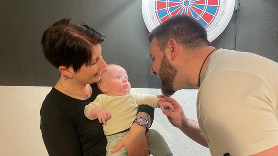 "Wir wussten von nichts": Baby Milan aus Wolframs-Eschenbach kam mit einem Fibuladefekt zur Welt