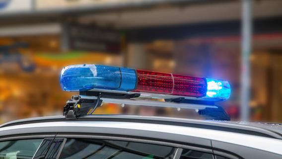 Folgenschwerer Auffahrunfall: Fünf Personen in Franken verletzt - Fahrbahn stundenlang gesperrt