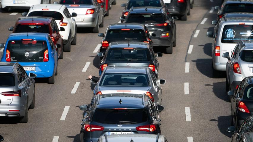 Mehrere Unfälle bei Nürnberg: Verkehr auf der A6 staut sich in beide Richtungen