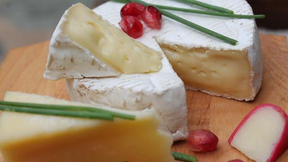 Bei Rewe in Bayern verkauft: Diesen Käse sollten Sie keinesfalls essen