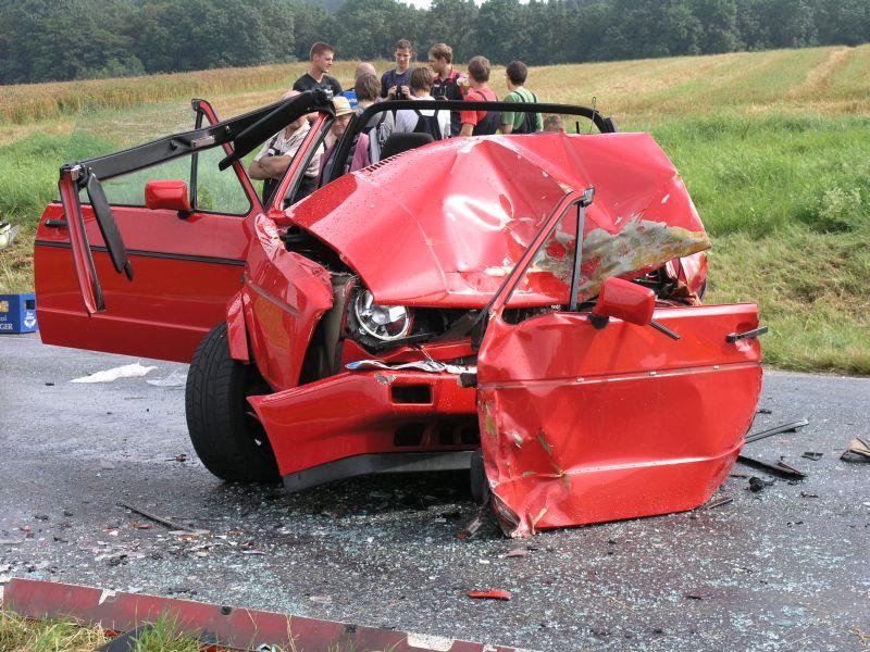 Unfälle: Auto verliert bei Aquaplaning auf Autobahn Anhänger mit Pkw