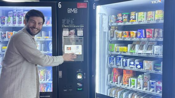 "Wir bieten fast alles an": Auch Schwabach hat jetzt einen Automatenladen in der Altstadt