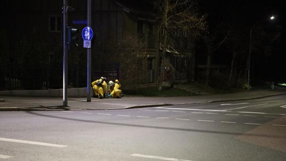 Dekontaminationseinheit vor Ort: Mysteriöse Flasche löst in Schwabach Großeinsatz aus