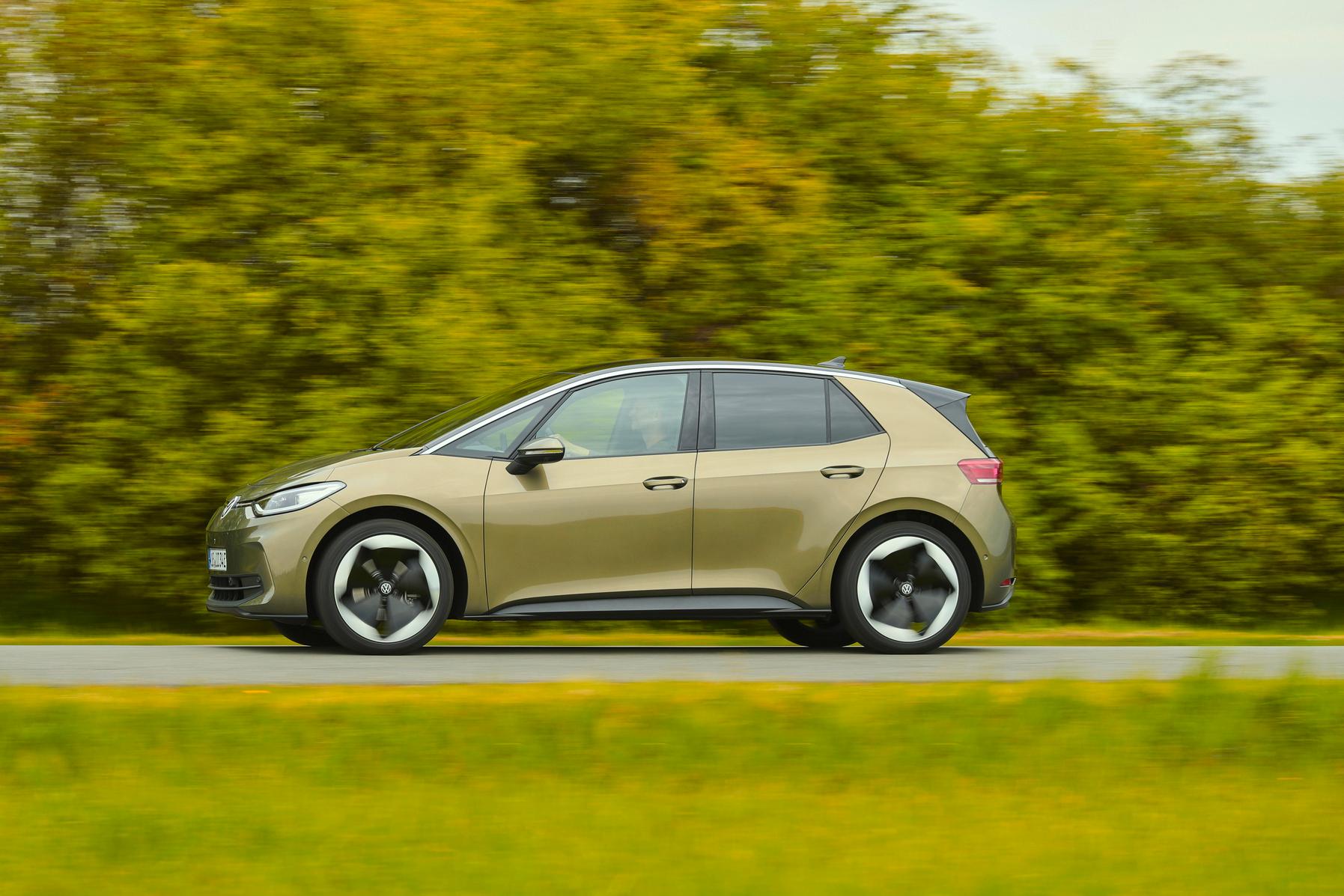 Im ID.3 Pro ist ein 58-kWh-Akku verbaut. Alternativ gibt es den ID.3 Pro S, der identisch motorisiert ist, aber auf eine 77-kWh-Batterie zurückgreifen kann.