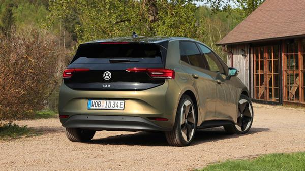 Eine Dach- und Anhängelast werden nicht ausgewiesen.