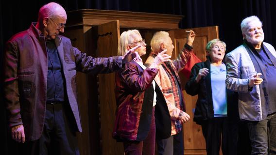 Seniorentheatergruppe Lachfalten in Erlangen: Dieser Spaß auf der Bühne hält fit