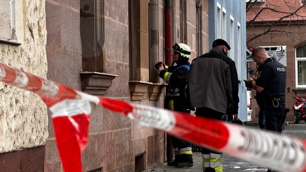 Verpuffung in Wohnhaus: Polizei im Einsatz