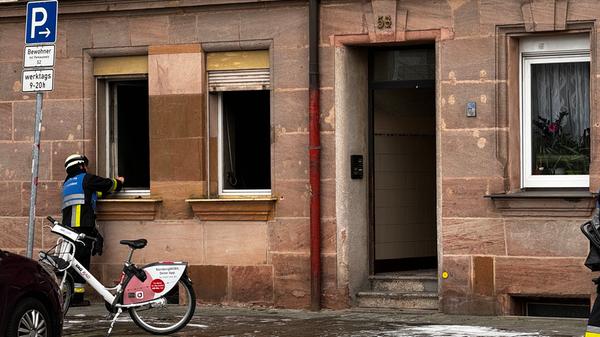 Verpuffung in Wohnhaus: Polizei im Einsatz