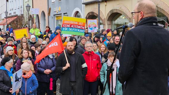 Demo gegen Rechts in Hersbruck: Die Erwachsenen demonstrierten, ein paar Kinder handelten