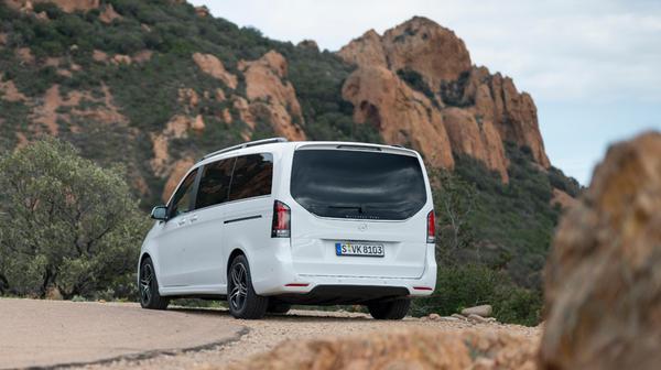 Im Laufe des Jahres addiert sich ein neuer, mildhybridisierter Benziner mit 170 kW/231 PS dazu.