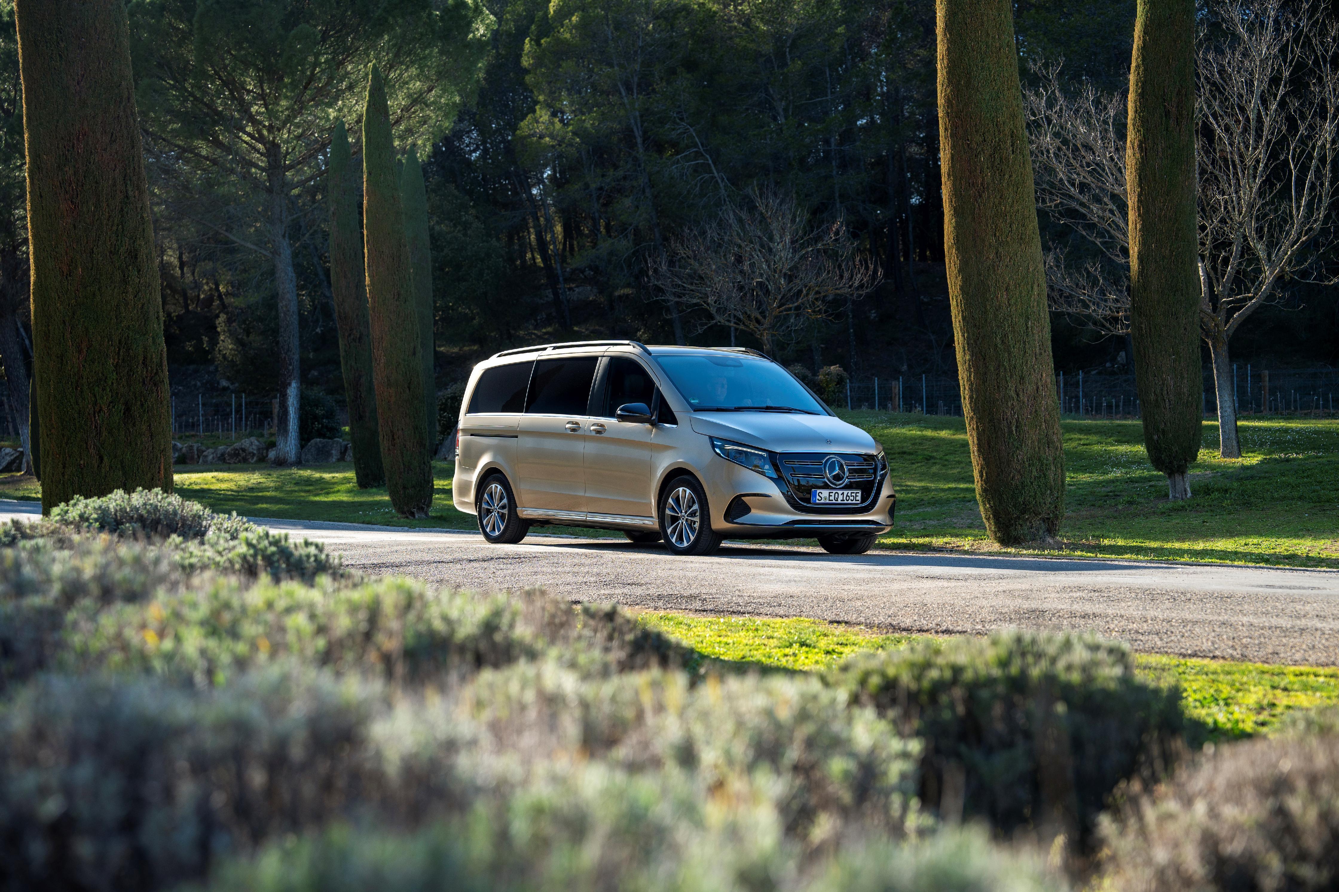 Folgt man dem WLTP-Standard, sind 247 respektive 365 Kilometer Reichweite möglich, in der Stadt sollen bis zu 400 Kilometer machbar sein.
