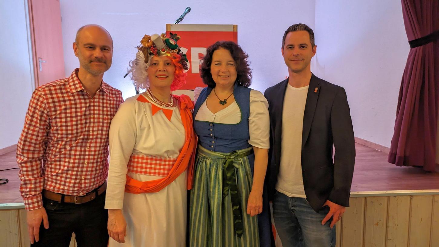 Die vier Redner des Starkbierfestes, Matthias Dornhuber, "Frankonia" Anette Pappler, Ruth Müller und Sebastian Hartl (von links).