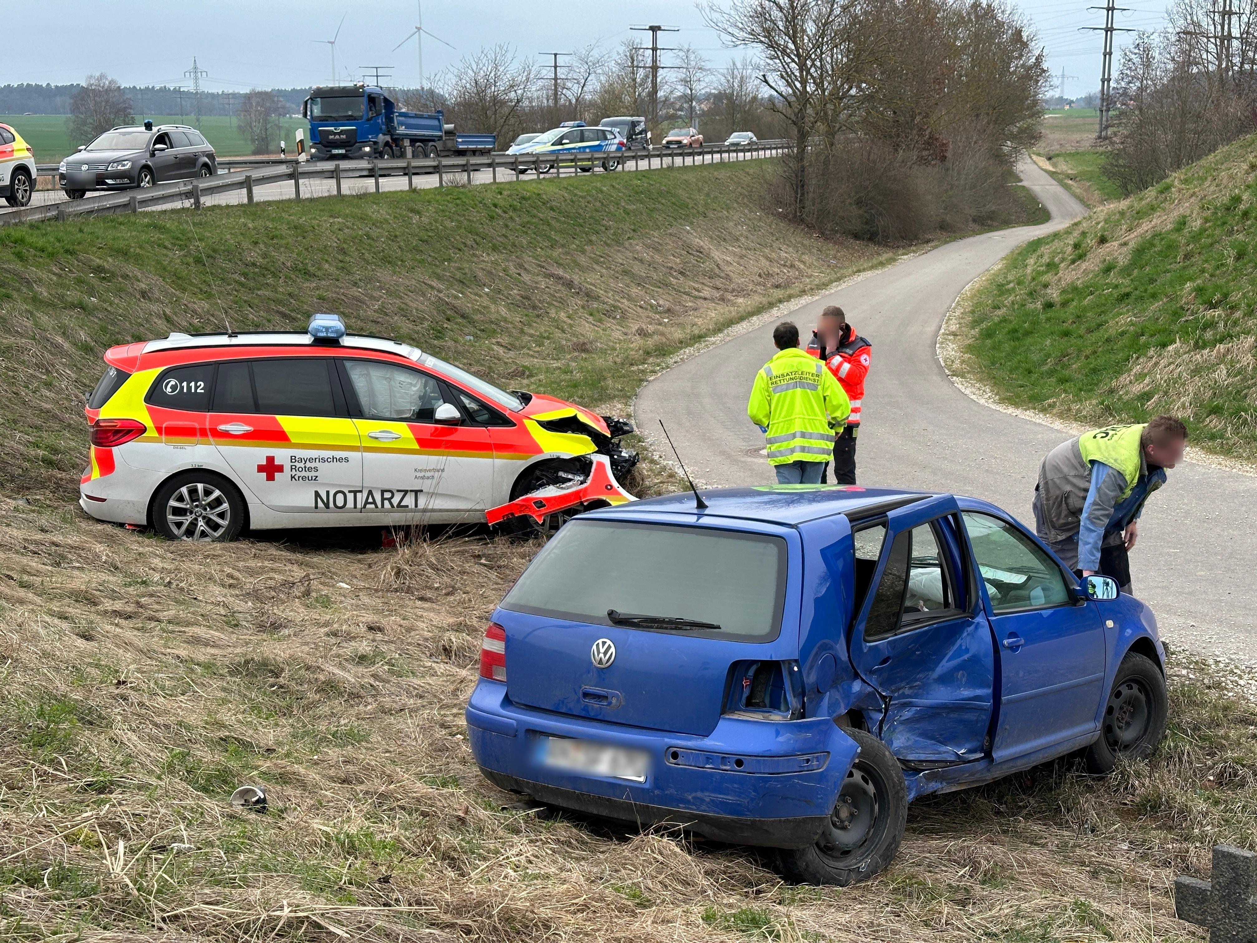 Bei der Kollision sind zwei Menschen leicht bis mittelschwer verletzt worden. Bei der Kollision sind zwei Menschen leicht bis mittelschwer verletzt worden.