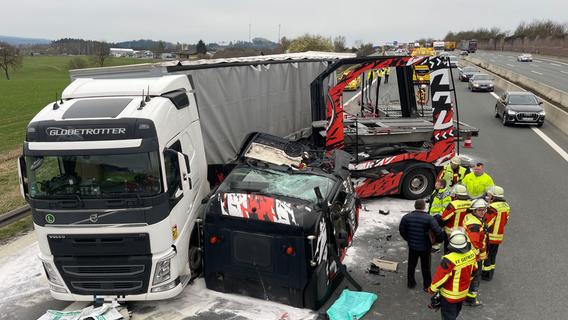 Dramatischer Lkw-Unfall auf der A9: Führerhaus reißt ab