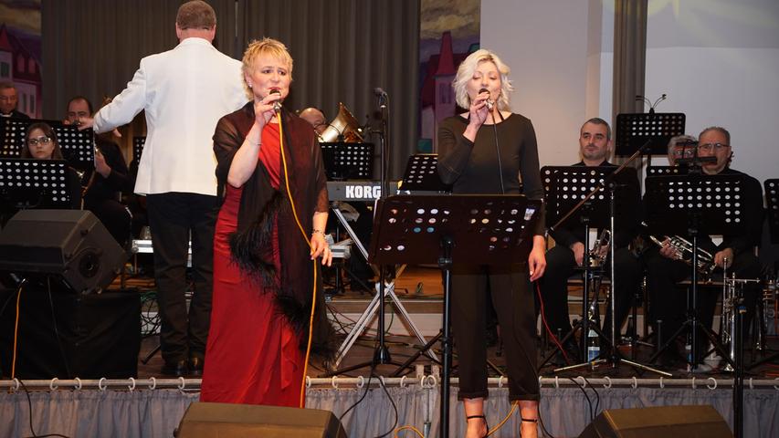  Die Sängerinnen Silke Schebitz (links) und Christine Mendl.