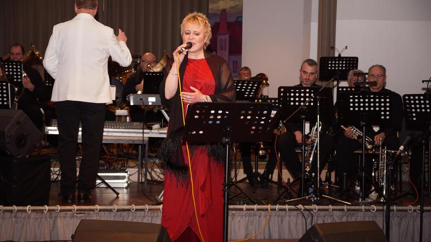 Sängerin Silke Schebitz bei ihrem Solostück.