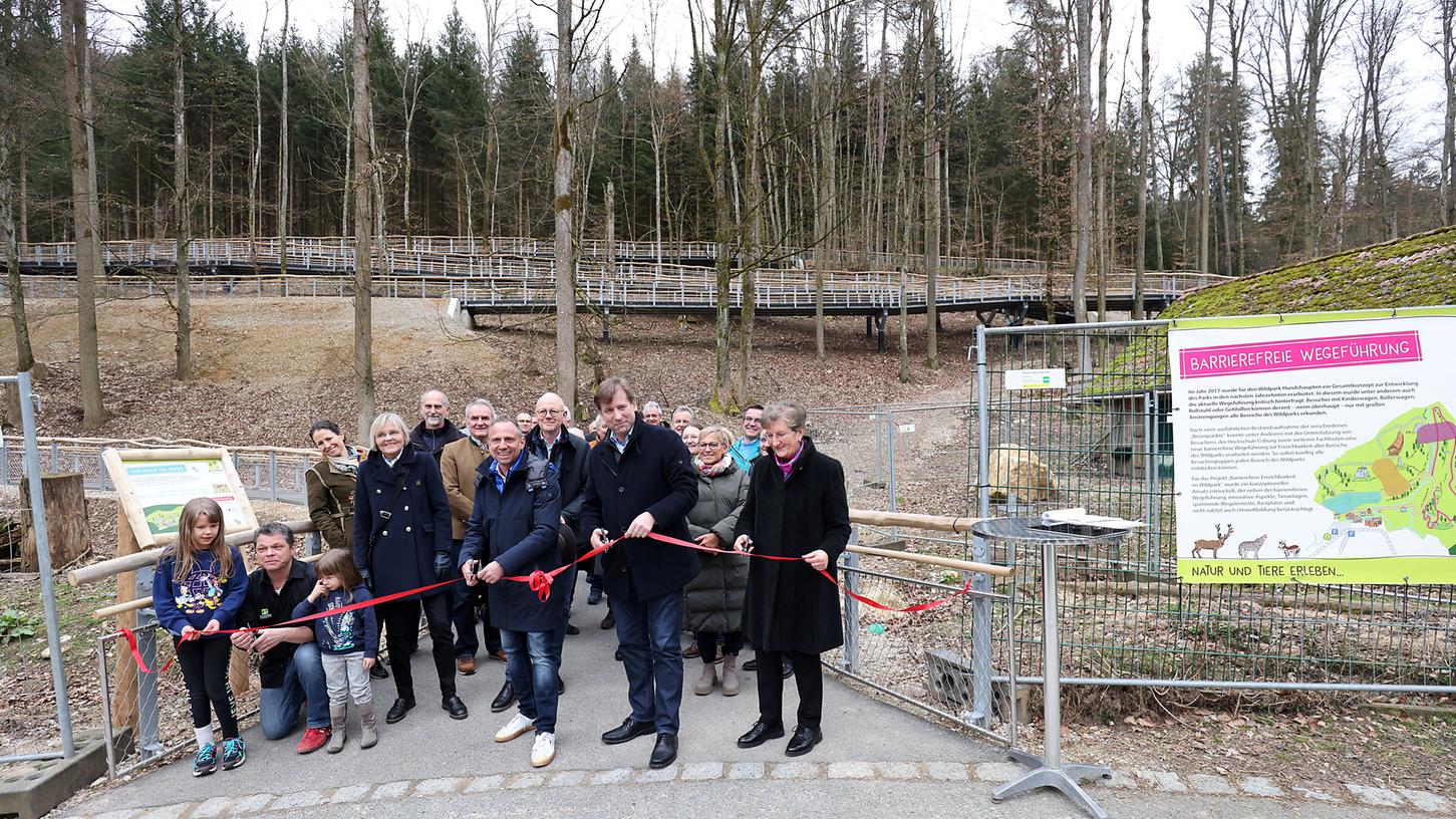 Eröffnung barrierefreier Wegeführung im Wildpark Hundshaupten (Landkreis Forchheim) mit Umweltminister Thorsten Glauber und Landrat Herrmann Ulm.