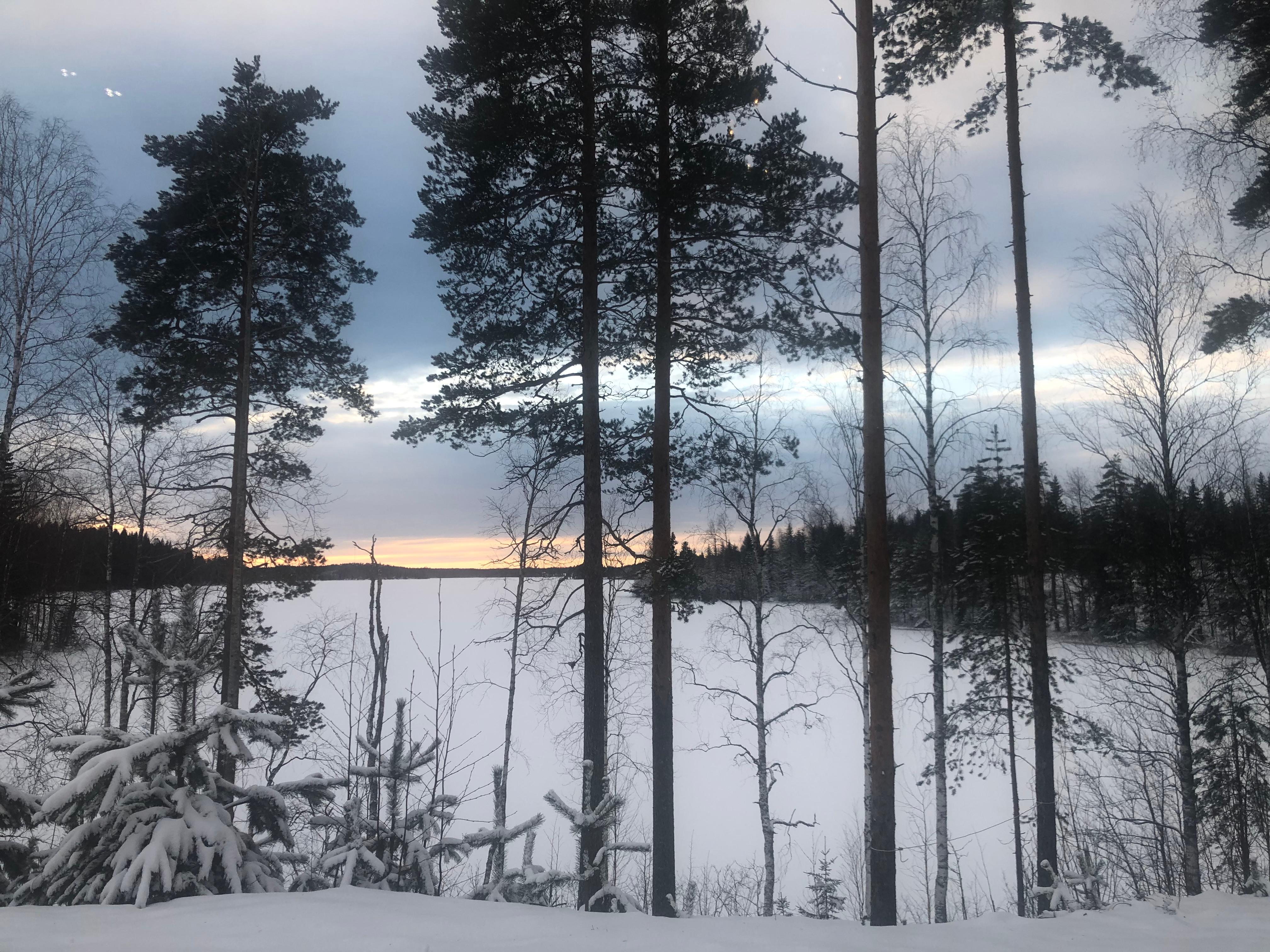 Sonnenuntergang am Raujärvi-See. Die spannende Reisereportage zu dieser Bildergalerie lesen Sie hier.