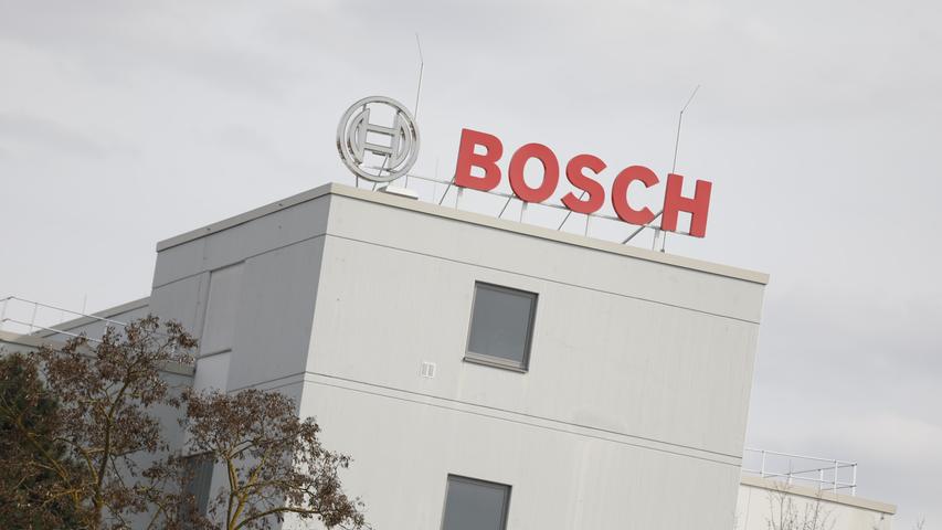 Im Nürnberger Werk beschäftigt Bosch rund 1.900 Mitarbeiter im Bereich Mobility Solutions, der Automobilzulieferungssparte des Unternehmens. Ihre Arbeitsplätze sind nicht in Gefahr. 